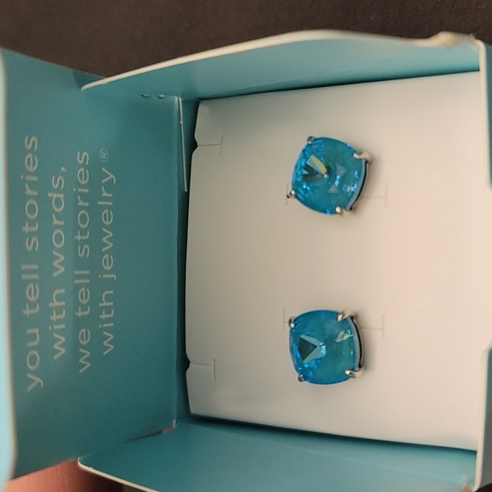 Origami owl Clara Blue earrings 💙